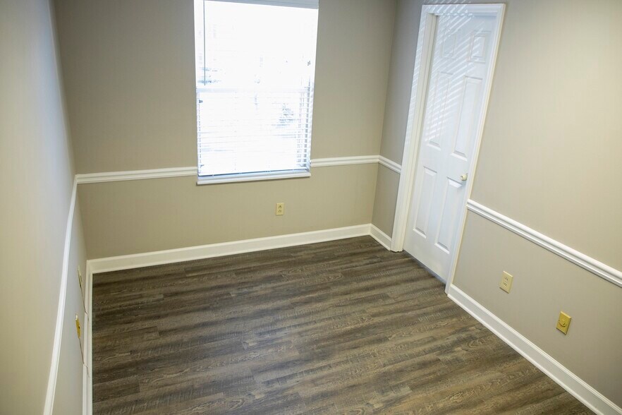 More Photos Of 425 E Crossville Rd, Roswell Office For Sale