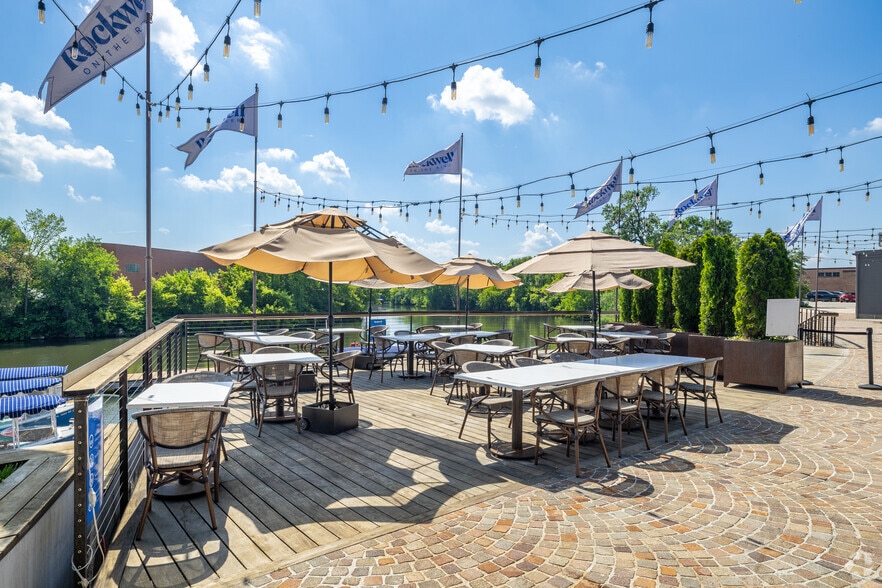 More Photos Of 3057 N Rockwell St, Chicago Storefront Retail Office For Lease