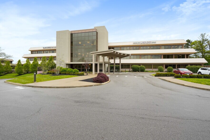 More Photos Of 350 W Wilson Bridge Rd, Worthington Medical For Lease