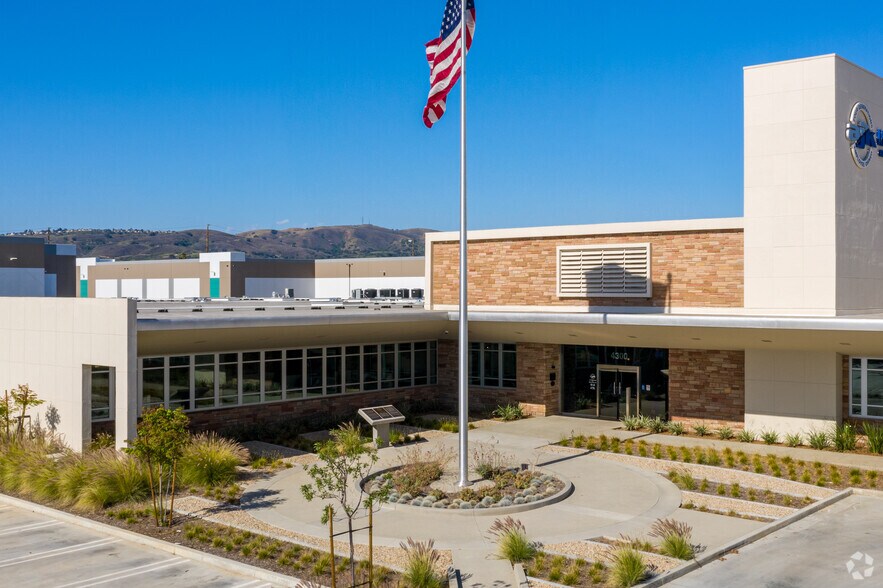 More Photos Of 4260 N Harbor Blvd, Fullerton Warehouse For Lease