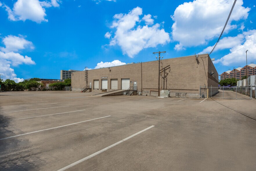 More Photos Of 14086 Proton Rd, Dallas Light Manufacturing For Sale