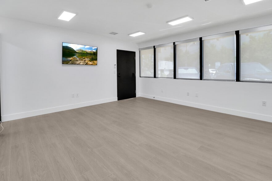 More Photos Of 14852 Ventura Blvd, Sherman Oaks Loft Creative Space For Lease