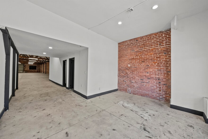 More Photos Of 236 W 18th St, Los Angeles Warehouse For Sale