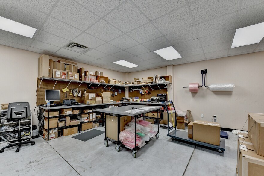 More Photos Of 4325 Creek Park Dr, Suwanee Light Distribution For Sale