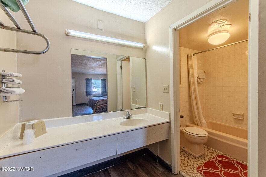 More Photos Of 618 N 22nd Ave, Humboldt Hotel For Sale