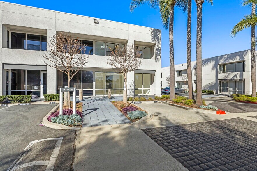 More Photos Of 711 W 17th St, Costa Mesa Light Manufacturing For Lease