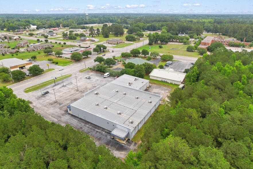 More Photos Of 480 Nelson Blvd, Kingstree Department Store For Sale