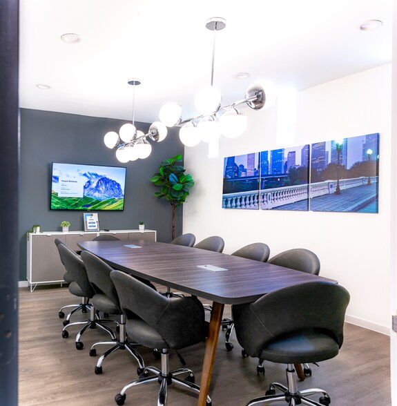 More Photos Of 4900-4912 Travis St, Houston Coworking Space