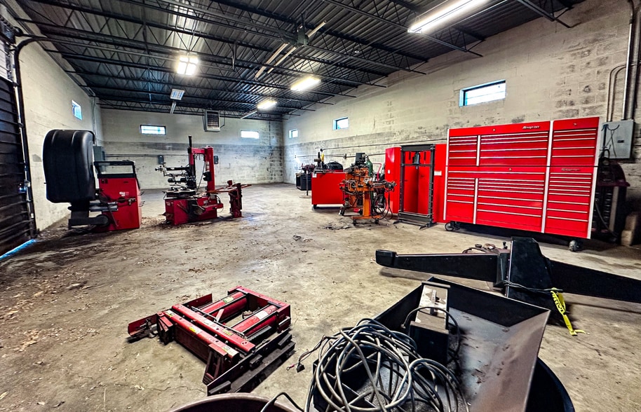 More Photos Of 202 2nd St NE, Roanoke Light Manufacturing For Lease