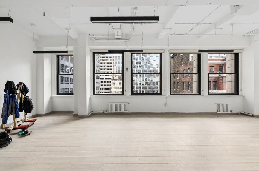 More Photos Of 56 W 45th St, New York Office For Lease