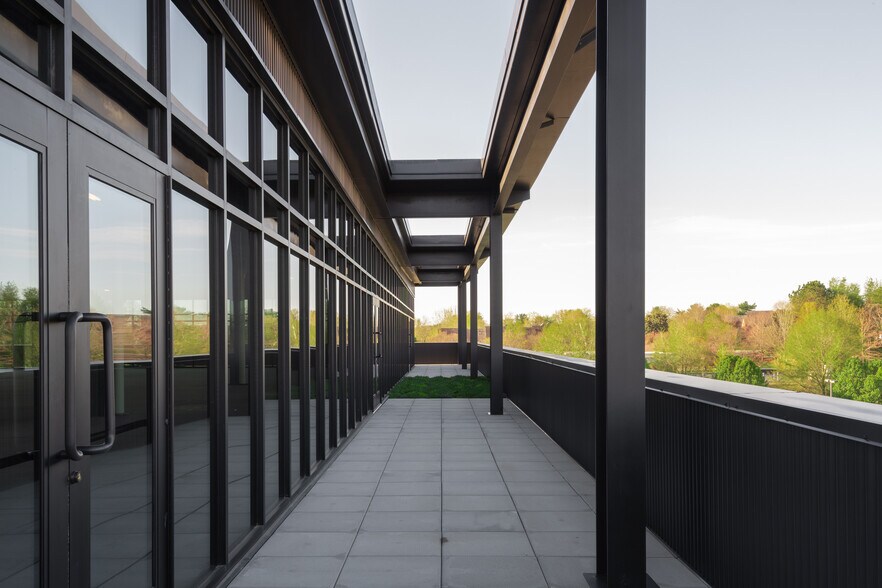 More Photos Of 329 S Royal Oaks Blvd, Franklin Medical For Sale