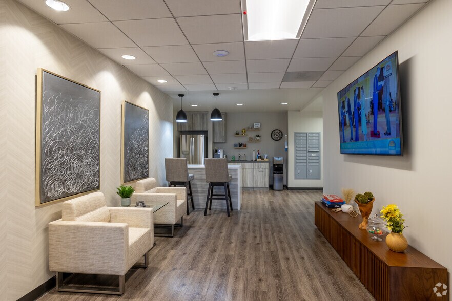 More Photos Of 4221 Wilshire Blvd, Los Angeles Coworking Space