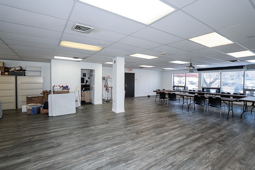 More Photos Of 40 Railroad Ave, Glen Head Flex For Lease