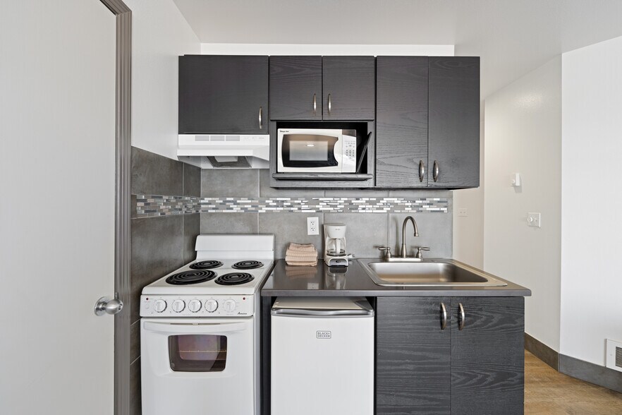 More Photos Of 1865 Beach Loop Dr, Bandon Hotel For Sale