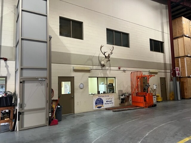 More Photos Of 6791 28th St Cir E, Sarasota Warehouse For Lease