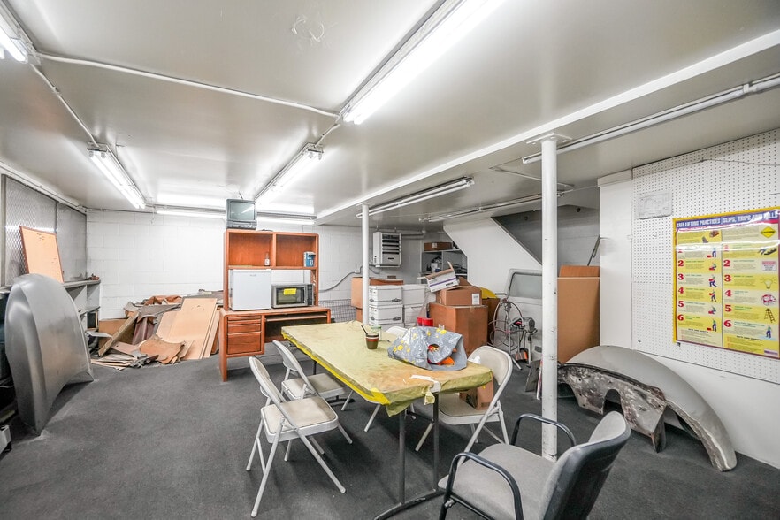 More Photos Of 2323 Nevin Ave, Richmond Auto Repair For Sale