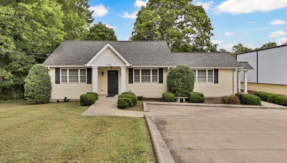 Primary Photo Of 451 Rossview Rd, Clarksville Office For Sale