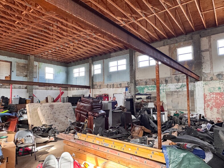 More Photos Of 701 W King St, Cocoa Warehouse For Sale