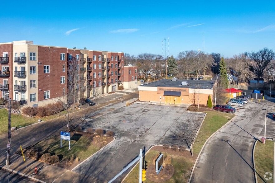 More Photos Of 1300 E Locust St, Milwaukee Convenience Store For Sale