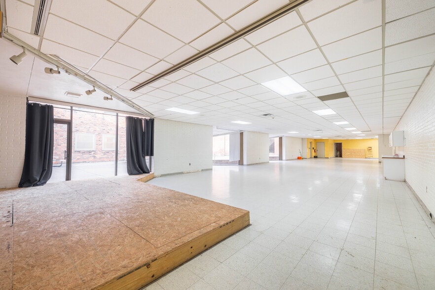 More Photos Of 6902 Chicago Rd, Warren Schools For Sale