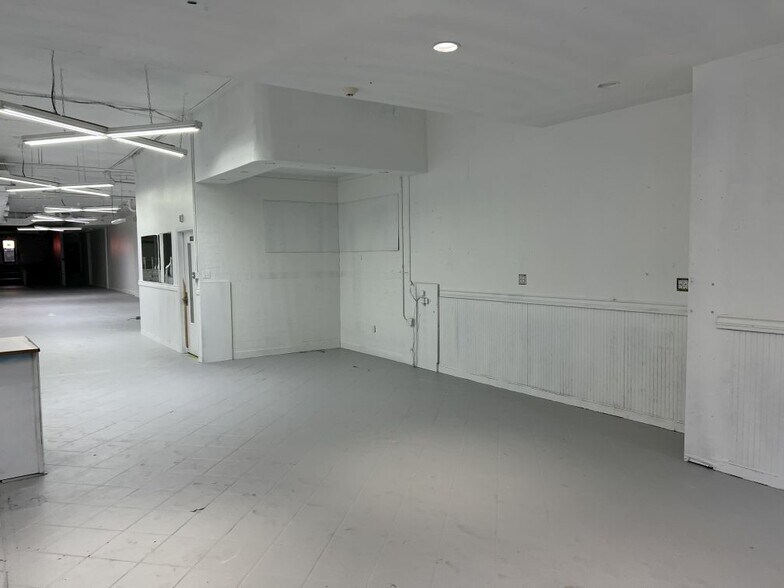 More Photos Of 813 Chapel St, New Haven Freestanding For Lease