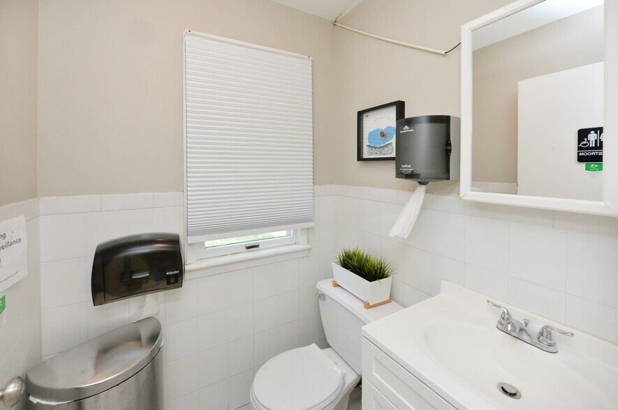 More Photos Of 24 Farview Ter, Paramus Office For Sale