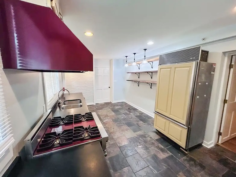 More Photos Of 39 N Court St, Westminster Apartments For Sale
