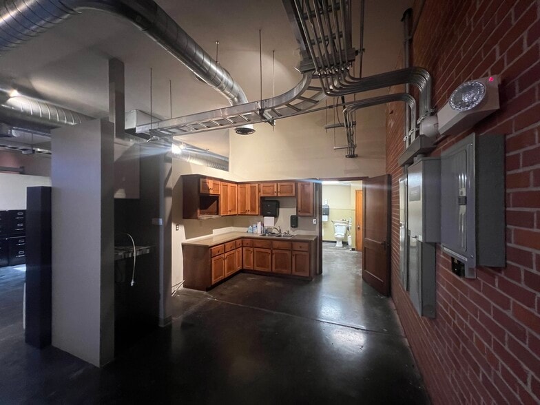 More Photos Of 624 W Sheridan Ave, Oklahoma City Office For Lease