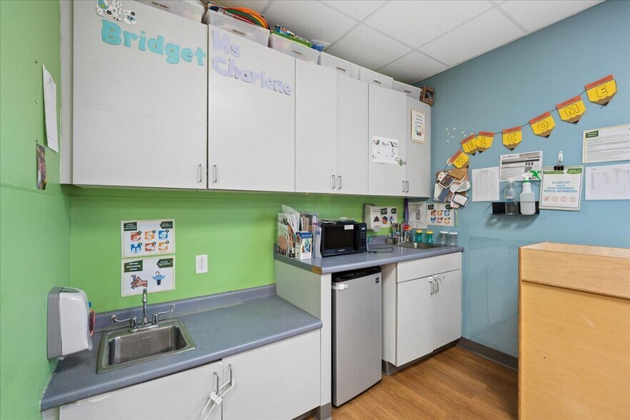 More Photos Of 443 W Lowell Ave, Haverhill Office For Sale