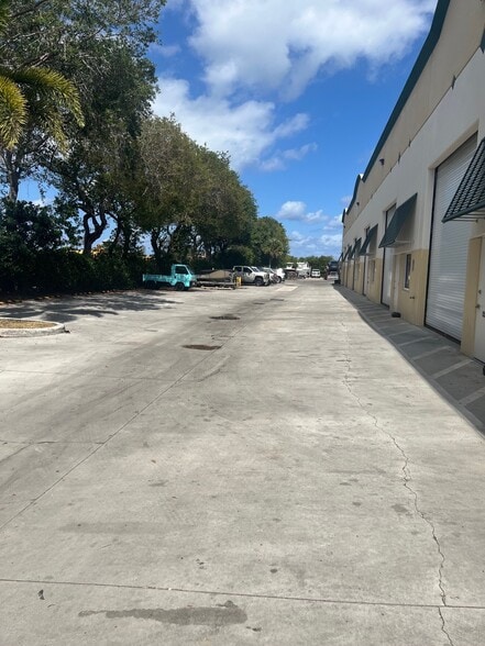 More Photos Of 1040 W Industrial Ave, Boynton Beach Warehouse For Lease