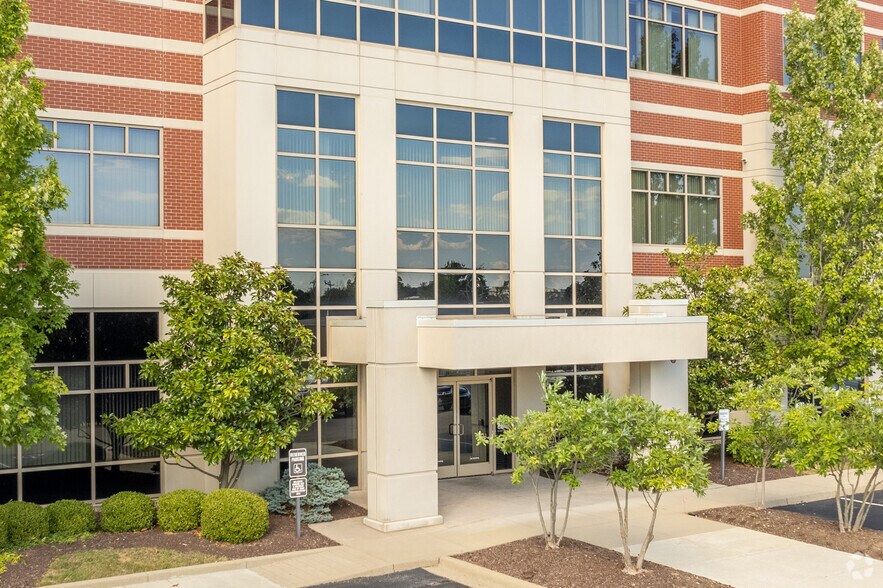 More Photos Of 7870 E Kemper Rd, Cincinnati Office For Sale