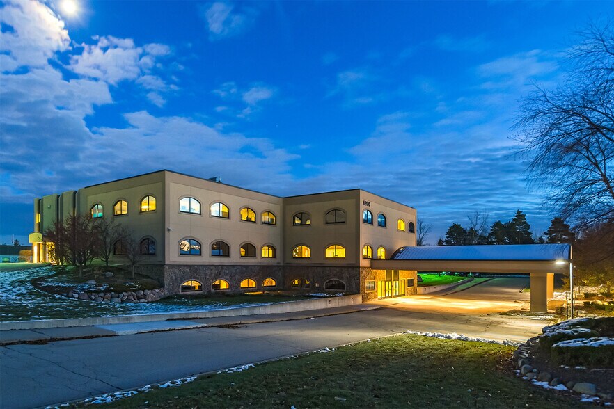 More Photos Of 4200 Fashion Square Blvd, Saginaw Medical For Lease