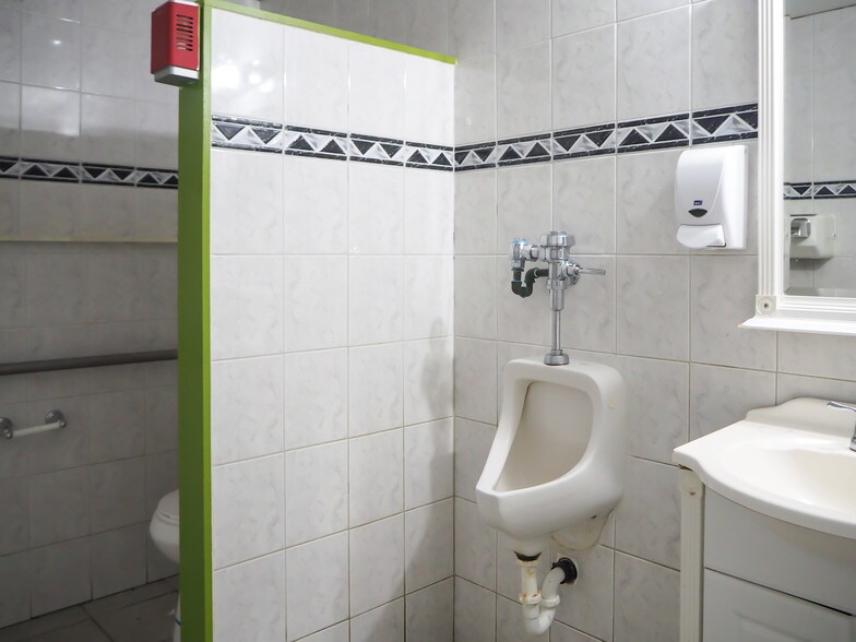 More Photos Of 1 Wall St, Cromwell Restaurant For Sale