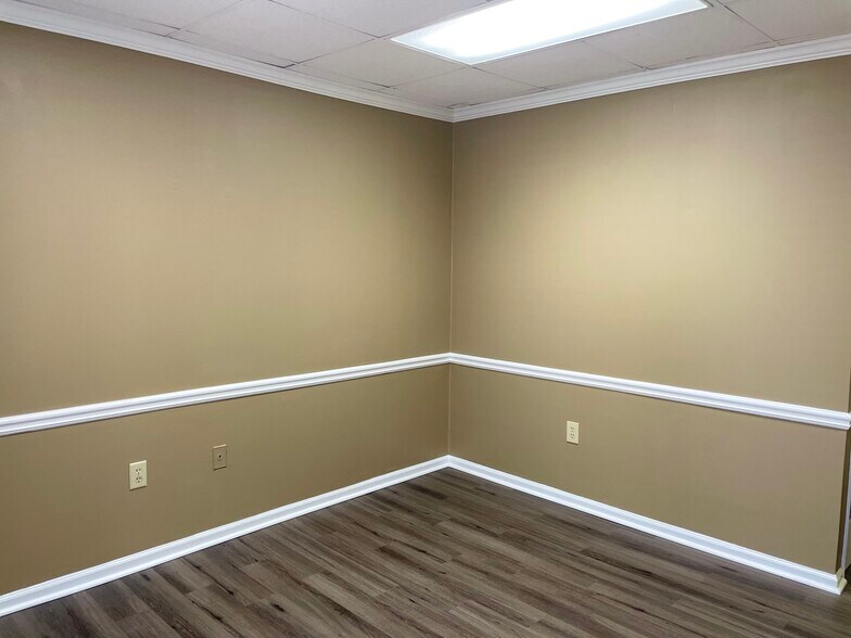 More Photos Of 770 Old Roswell Rd, Roswell Office For Lease