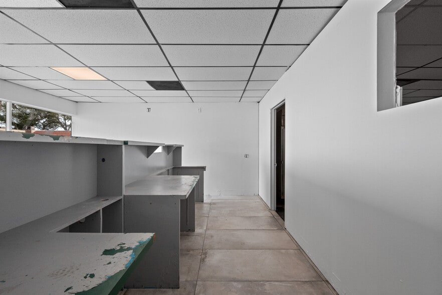 More Photos Of 5552 NW 31st Ave, Fort Lauderdale General Retail For Lease