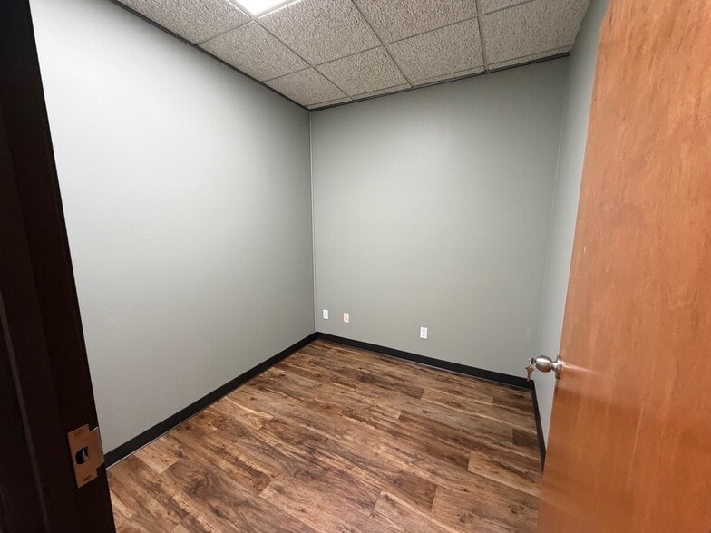 More Photos Of 555 Elmwood Dr, Troy Warehouse For Lease