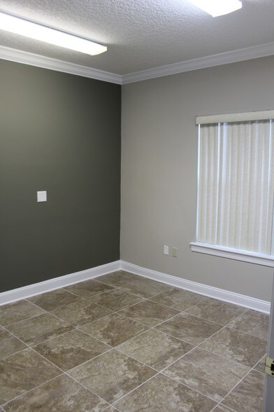 More Photos Of 12627 San Jose Blvd, Jacksonville Medical For Lease