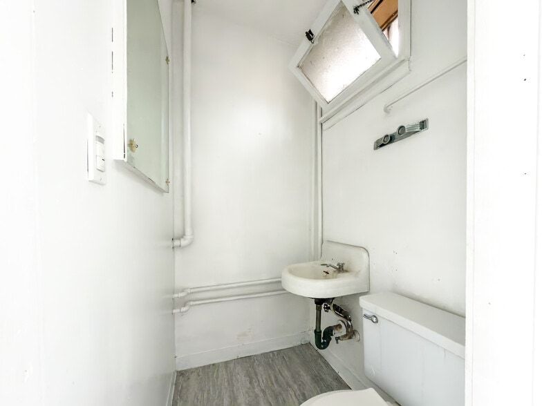 More Photos Of 1201-1205 S Greenwood Ave, Montebello Storefront For Lease