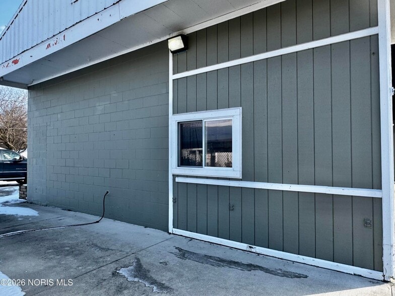 More Photos Of 301 S Defiance St, Stryker Auto Repair For Sale