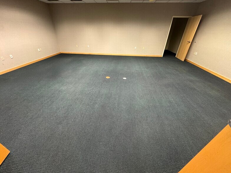 More Photos Of 10 Fox Run Rd, Drums Medical For Lease