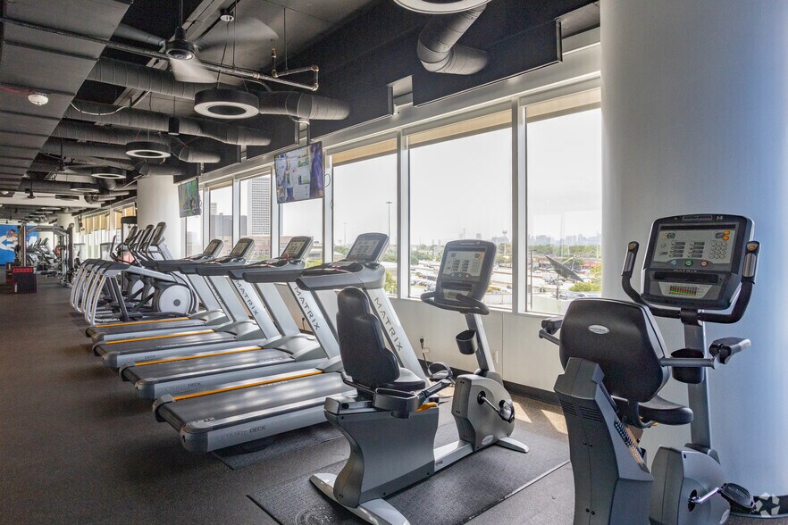 More Photos Of 24 Greenway Plz, Houston Office For Lease