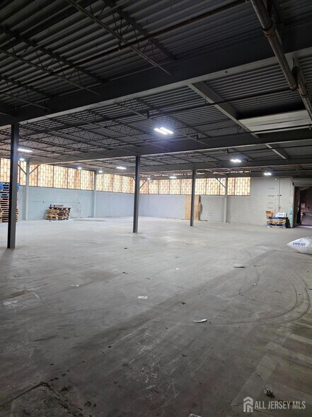More Photos Of 3880 Park Ave, Edison Warehouse For Lease