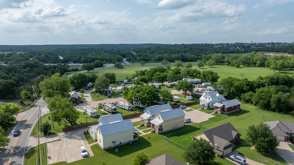 More Photos Of 1804 SW Barnard St, Glen Rose Apartments For Sale
