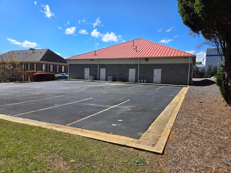 More Photos Of 1819 Buford Hwy, Buford Medical For Lease