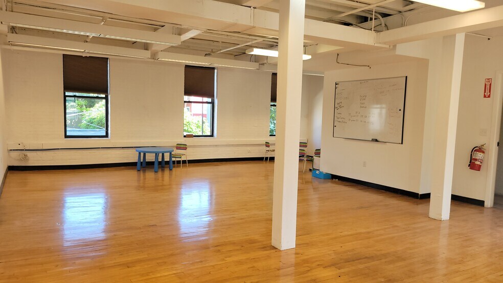 More Photos Of 90 Hamilton St, Cambridge Office For Sale