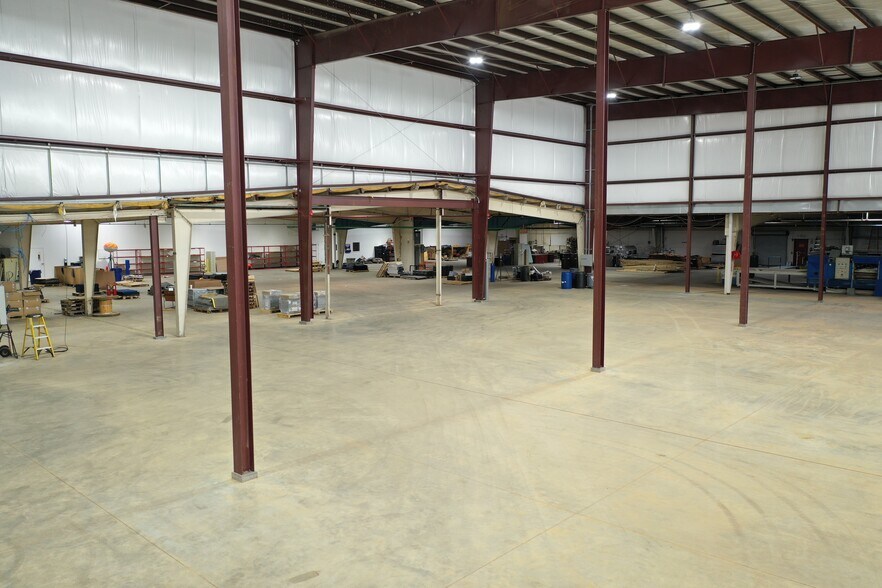 More Photos Of 210 E Lukken Industrial Dr, Lagrange Manufacturing For Lease