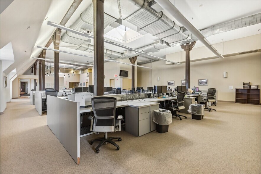 More Photos Of 1 E Ridgewood Ave, Ridgewood Storefront Retail Office For Lease