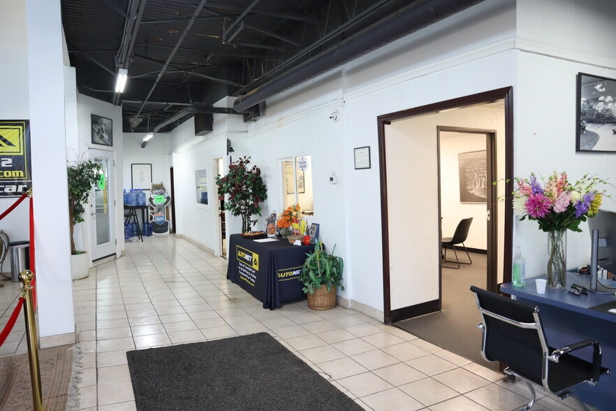 More Photos Of 1365 Regal Row, Dallas Distribution For Sale