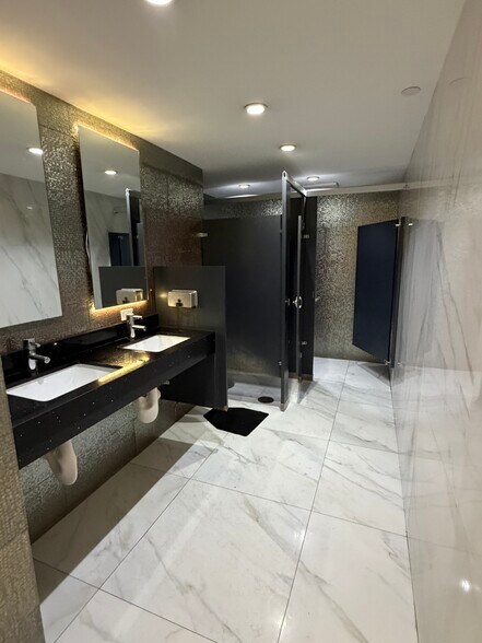 More Photos Of 150 SE 2nd Ave, Miami Office Residential For Lease