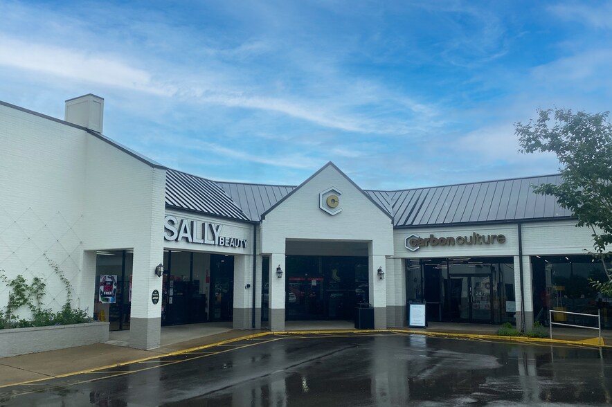 More Photos Of 209 S Royal Oaks Blvd, Franklin Unknown For Lease